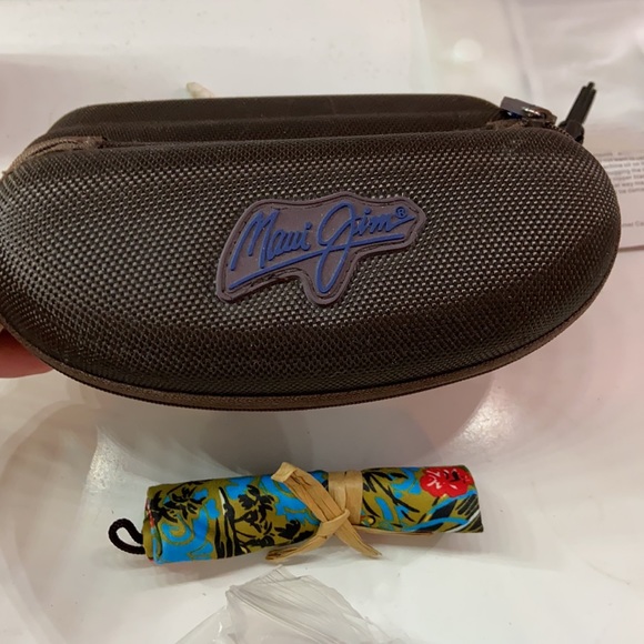 Sunglasses - Picture 10 of 11